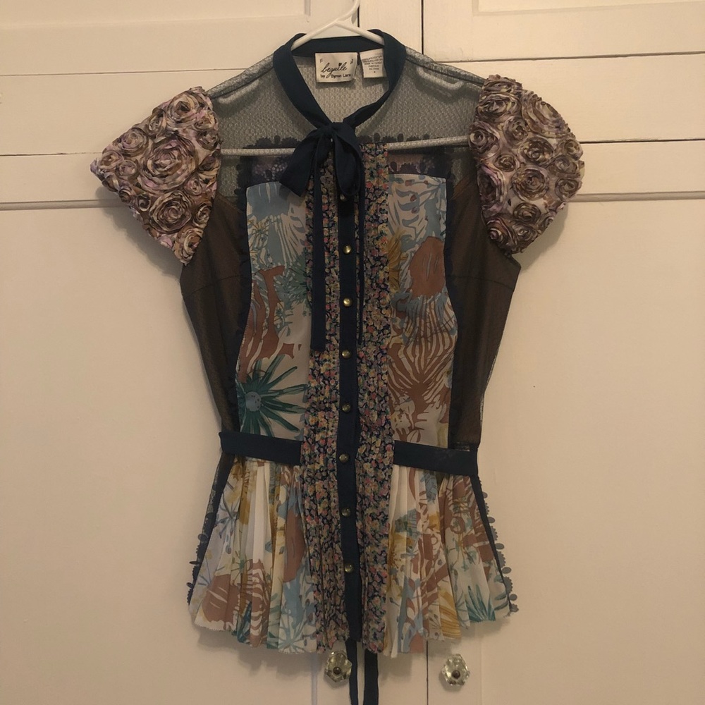 Anthro blouse, incredible details mixed prints🔥😍